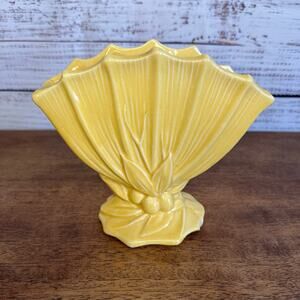 Vintage McCoy USA Pottery Yellow Flower Leaves and Berries Fan Vase SM FLAW